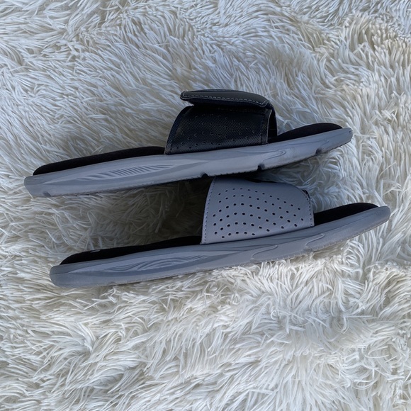 Under Armour slider sandals, Men's size 10, grey - Picture 4 of 5